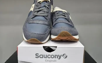 어제 살까 망설이던 saucony재즈 베스트 상품